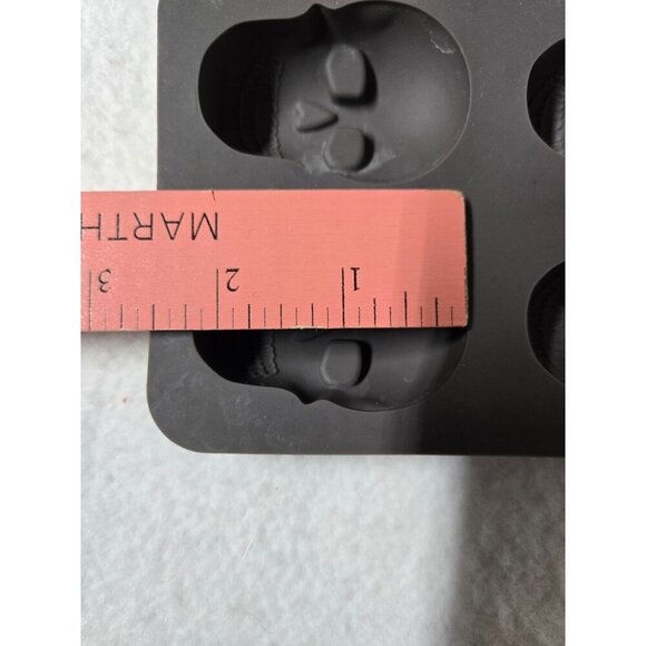 Silicone Skull Ice Cube/  Chocolate Mold Tray makes 6 Servings - Picture 6 of 7